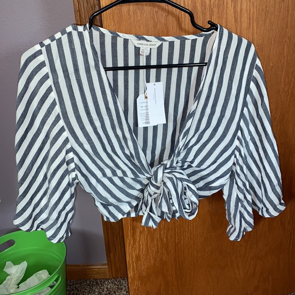 American Eagle size small tie top